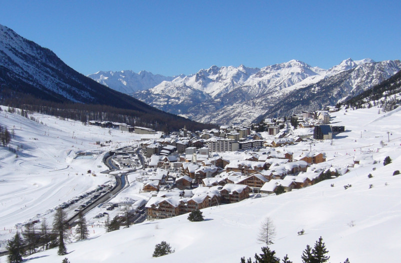media.Vue_aérienne_de_Montgenèvre